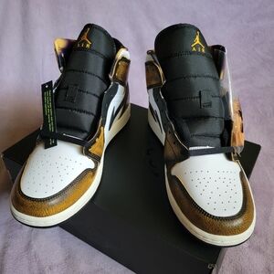 Air Jordan 1 Mid SE Orange Wear Away 10.5M